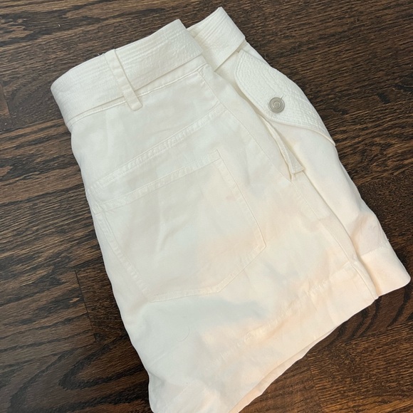 Sophia Rue white belted shorts - Picture 4 of 4